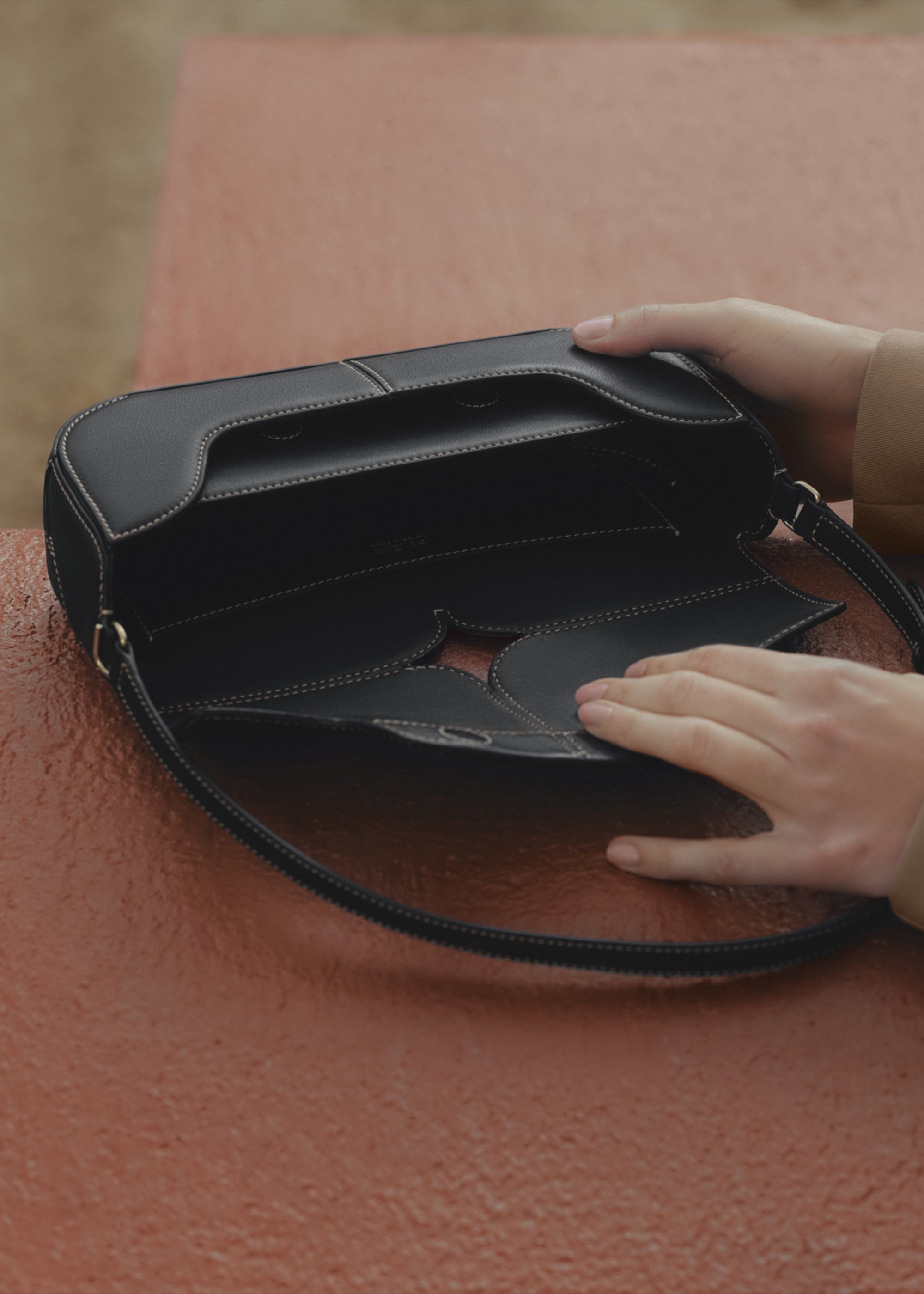 Osmo - Schwarz Glattes Leder Nähte in Ecru