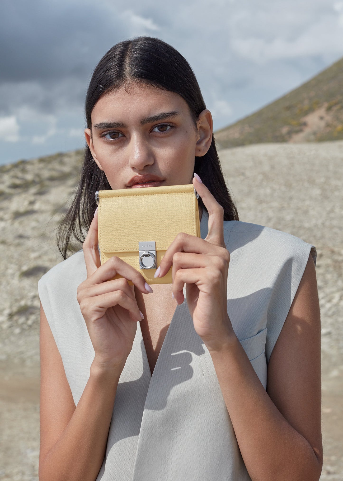Crossbody Portemonnaie Numéro Sept - Gelb Genarbtes Leder
